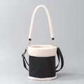 Borsa a secchiello retrò in ecopelle nera con bordo in shearling e dettagli dorati - Medio / Nero Patchwork Beige (ES23004-2)