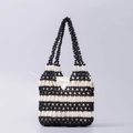 Bolso de mano artesanal de cuentas blanco y negro con textura de madera y forro interior - 20x4x20cm (BB23006) / Negro