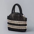 Bolso artesanal de cuentas de madera negras y blanco roto con forro interior de lona - Rayado Blanco y Negro