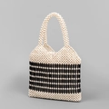 Bolso de mano hecho a mano con cuentas blancas y negras y diseño de rayas moderno - Blanco + Negro