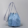 Secchiello intrecciato blu fatto a mano con nappine e tracolla stile etnico - 22*22*17CM / Blu Chiaro (ES240018-2)