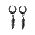 Boucles d'oreilles créoles en acier noir mat avec pendentif plume et anneaux métalliques - Boucles d'Oreilles Créoles Pendantes Plume