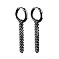 Dettaglio di orecchini a cerchio neri in acciaio con lunghe catene pendenti stile punk - Catena a Trama Fitta - Nero