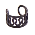Dettaglio dell'orecchino a clip nero con motivo a onde e design traforato su sfondo bianco - Nero (Stile Cinque)