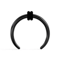 Makro-Detailansicht des schwarzen Edelstahl-Hufeisen-Nasenrings mit doppelten Ringen - Doppelring U-Form Stil / Schwarz