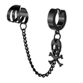 Dettaglio del set di orecchini punk neri in acciaio con ciondolo a teschio e catena di unione - Black Cool Skull Dangle Ear Cuff