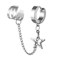 Dettaglio di orecchini in acciaio inossidabile argento con catena e ciondolo a stella - Silver Hollow Star Connected Ear Cuff