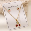 Set gioielli in acciaio inossidabile dorato con ciliegie in smalto rosso e orecchini - Stile Ciondolo Ciliegia (TZ024)