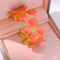 Elegante Franse vintage C-vormige open armband met perzikkleurige emaille bloemen - Oranje