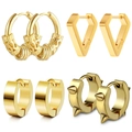 Detailansicht von vier Sätzen von vier Sets goldener Edelstahl-Creolen mit Punk- und Vintage-Designs - Mischdesign-Stil / Gold