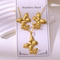 Elegante 18K vergulde roestvrijstalen ketting met reliëf 3D-vlinderhangers - 3D Vlinder Reliëf Ambacht (TZ192)