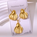 18k vergulde roestvrijstalen sieradenset met schelpenpatroon hanger en oorbellen - Waivervormige Schelp Radiale Strepen (TZ202)