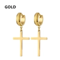 Detail von goldenen Kreuz-Ohrringen mit matter Textur und poliertem Edelstahl-Finish - Mattierte Kreuz Creolen (Stil H) / Gold
