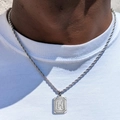 Collana con ciondolo a lettera H rettangolare argento e catena a corda in acciaio - Lettera F (XL224) / Con catena / Colore acciaio