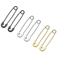 Lot détaillé de six épingles de sûreté en noir, argent et or sur un fond blanc neutre - Metal Safety Pin Shape Set