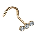 Primer plano de un piercing de nariz en L dorado con tres cristales redondos brillantes - Poste Curvo Dorado Zirconia Blanca