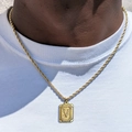 Collar de cadena de cuerda de oro de 18k con un colgante cuadrado con la letra V para hombre - Letra V (XL224) / Con cadena / Dorado