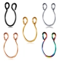 Primer plano detallado de cinco falsos aros de nariz en forma de U de colores variados - Estilo E (Colores Mezclados)