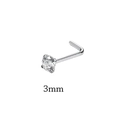 Vista detallada del piercing de nariz en L plateado con circonita clara de 3mm - 3mm / En L