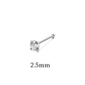 Detailansicht eines 2,5-mm-Zirkonstifts auf einem silbernen Nasenstecker aus Edelstahl - 2.5mm / Gerader Stab