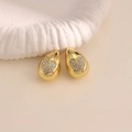 Pendientes de gota dorados abombados con corazones de circonitas sobre metal pulido - Estilo Gota de Agua Corazón Pave (EH227)