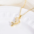 Exquis collier dauphin en or 18 carats orné d'une opale et de zircons blancs brillants - Dauphin Opale (XL386)