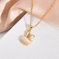 Squisita collana a coniglio placcata oro 18k con pietra occhio di gatto e perla - Coniglio Opale Perla (XL396)