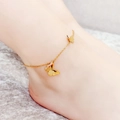 Cavigliera minimalista con farfalla dorata, ciondolo satinato e catena sottile per donna - Cavigliera / Oro