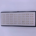 Set mit 40 minimalistischen vergoldeten Edelstahl Nasenringen in einer schwarzen Displaybox - Kartonverpackung / Gold