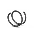 Detail eines schwarzen doppelten Spiral-Nasenrings aus Chirurgenstahl mit glatter Oberfläche - 0.8*8mm / Mattschwarz