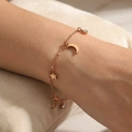 Elegante bracciale in acciaio al titanio placcato oro rosa 18k con ciondoli luna e stella - Oro 18K / Oro rosa