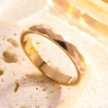 Bague élégante en or avec texture diamantée et facettes géométriques sur pierre - Taille 5 / Bague Losange (3315) / Or rose