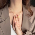 Collier élégant avec pendentif poisson doré et petites perles sur chaîne délicate - Collier Double Poisson (8982)