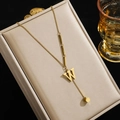 Goldene Y-Halskette aus Edelstahl mit W-Anhänger und kleinem Würfelquasten - Buchstabe W