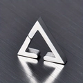 Manchette d'oreille triangle minimaliste en acier argenté avec finition polie - Boucles d'oreilles clips triangulaires / Argent