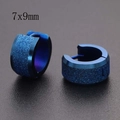 Pendientes de aro anchos en acero inoxidable azul mate con acabado arenado de 7x9mm - Estilo C / Versión Ancha / Azul