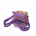 Bolso bandolera de nailon impermeable con diseño patchwork en violeta y amarillo - Morado
