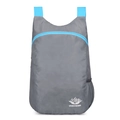 Faltbarer wasserfester grauer Reise-Rucksack mit hellblauen Gurten und VANAHEIMR-Logo - Grau