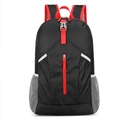Mochila deportiva plegable impermeable negra con cremalleras rojas y detalles - Negro