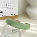 Gepolstertes Haarband in Salbeigrün mit Schwamm-Design für einen eleganten Retro-Look - Grasgrün