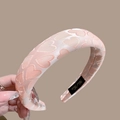 Diadema acolchada de satén rosa claro con patrones de corazones y diseño ancho de alta calidad - Rosa