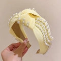 Modisches hellgelbes breites Stirnband mit Knoten und eleganten weißen Perlenverzierungen - Gelb