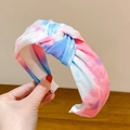 Cerchietto con nodo tie-dye chic con vivace motivo sfumato rosa, blu e bianco - Blu Rosa