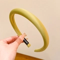Handgefertigter lindgrüner gepolsterter Haarreif mit hochwertigem Satin-Finish - Handmade Style (5174319627445) / Feinkantiges Grasgrün