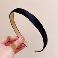 Minimalistischer gepolsterter Satin-Haarreif in Schwarz mit rutschfestem Futter - Satin - Schwarz