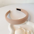 Diadema acolchada de punto beige con borde ancho para un aspecto elegante de corona alta - Caqui
