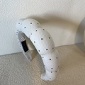 Gepolstertes weißes Polka-Dot-Stirnband mit Schwammfüllung und Cord-Struktur - Weiß
