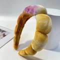 Gepolstertes Batik-Stirnband mit lebhaftem gelben, orangefarbenen und lila Samtstoff - Orange