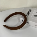 Gepolstertes dunkelbraunes Stirnband mit Twill-Stoffstruktur in minimalistischem Stil - Braun