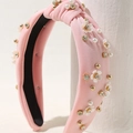 Diadema con nudo rosa, flores blancas, perlas artificiales y brillantes diamantes - Rosa